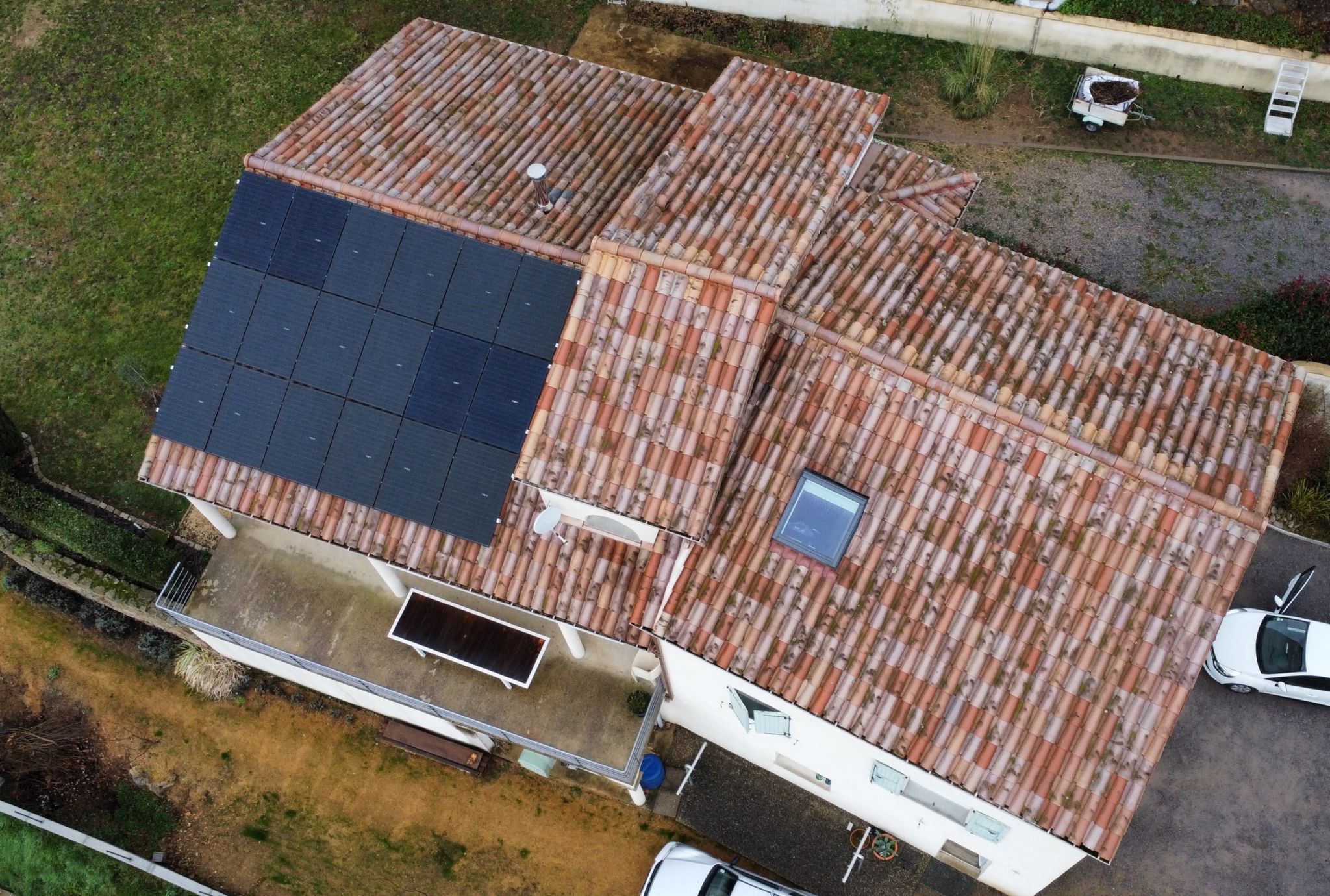 panneaux solaires photovoltaiques vue drone 2023